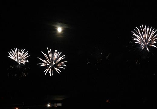 2014-07-13 23-58-12 feu artifice